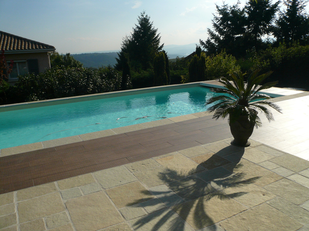 Les bassins des pierres dorées - Piscine haut de gamme Les Pierres d'Eau